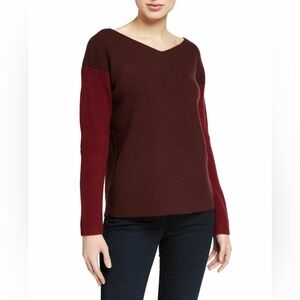 Vince 100% cashmere Colorblock V-neck Sweater Size Large MSRP: $345.00